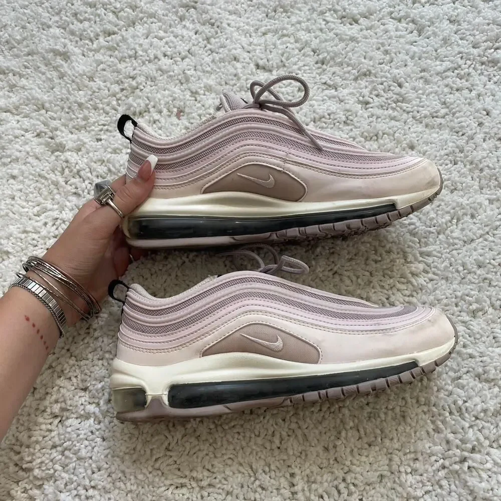 Nike Women's Pink and Purple Trainers